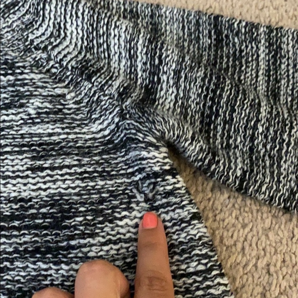 🌟 Cynthia Rowley Sweater - Picture 5 of 6